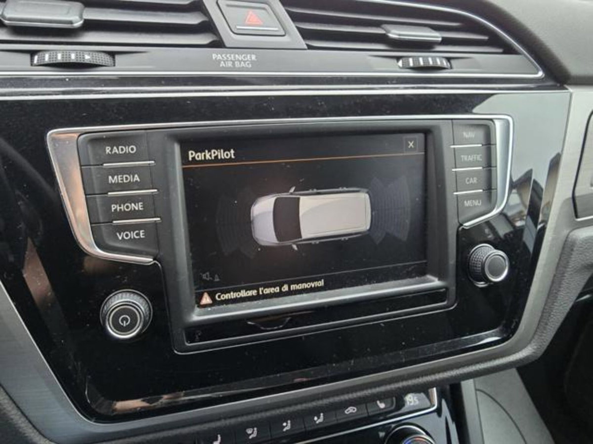 Volkswagen Touran 2.0 TDI 150 CV SCR DSG Comfortline BlueMotion Tech. (19)