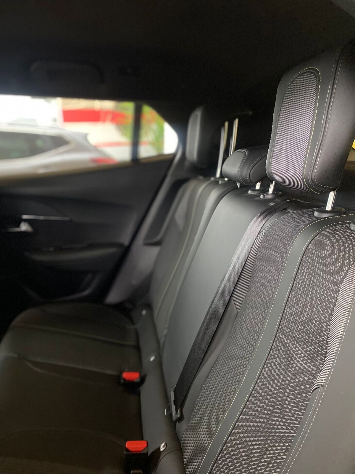 Peugeot 2008 BlueHDi 100 S&S GT Line (16)