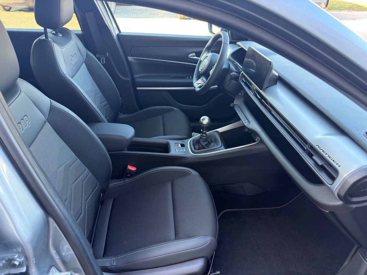 Jeep Avenger 1.2 turbo Summit fwd 100cv (8)