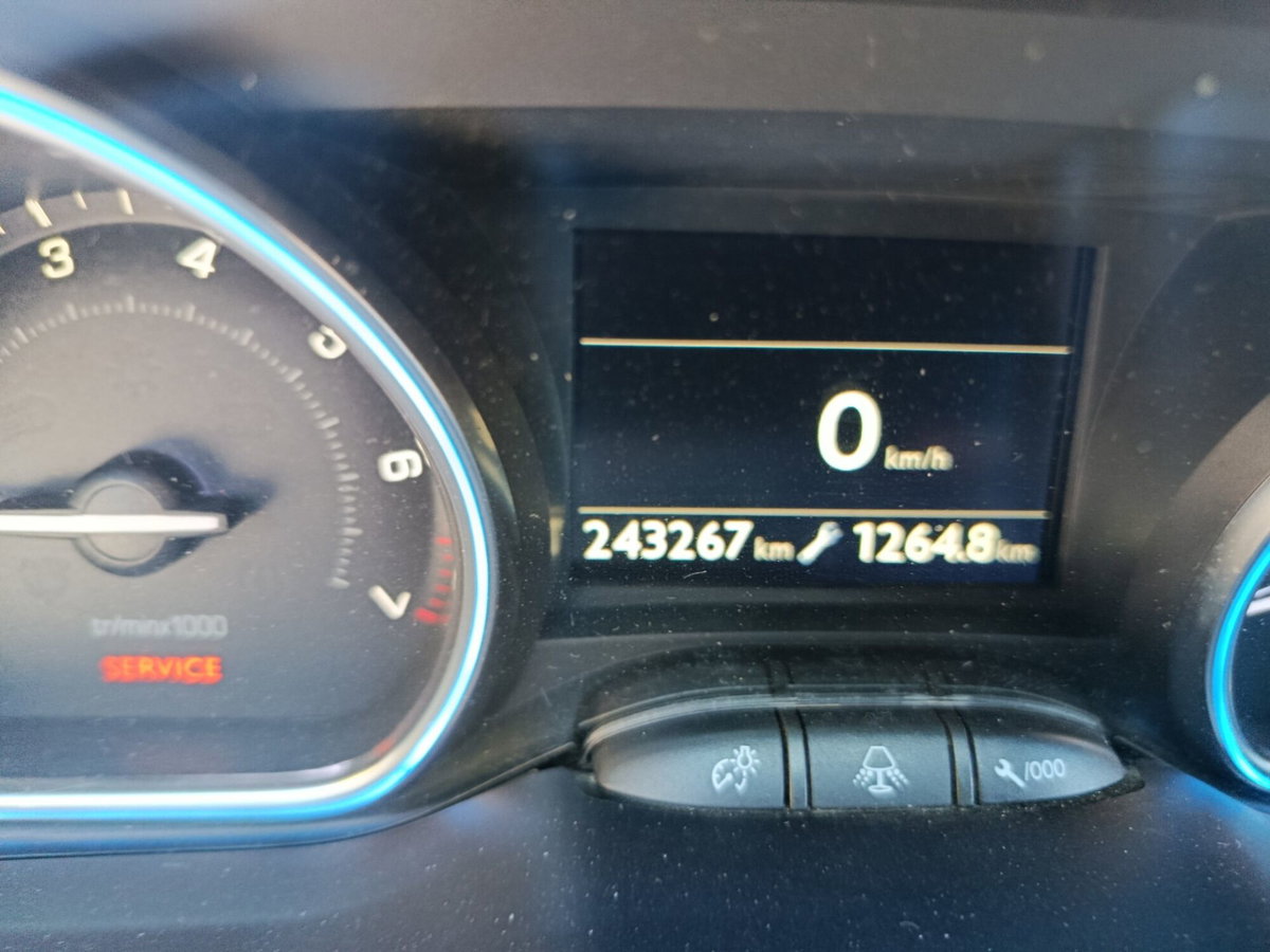 Peugeot 2008 VTi 120CV Allure (15)