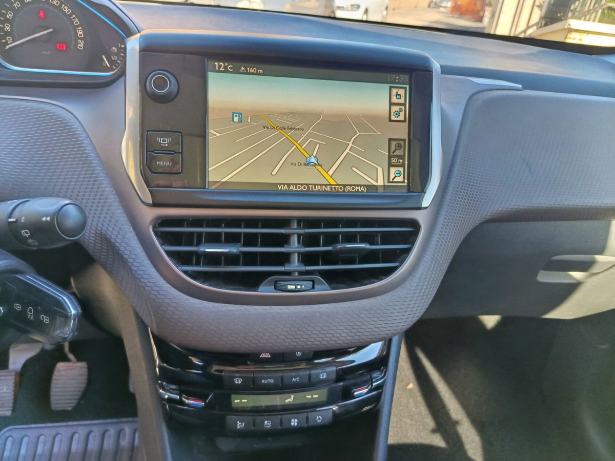 Peugeot 2008 VTi 120CV Allure (16)