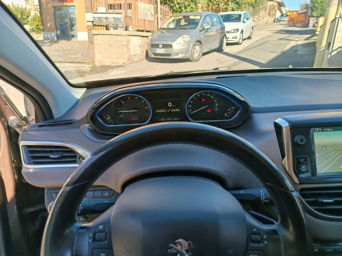 Peugeot 2008 VTi 120CV Allure (17)
