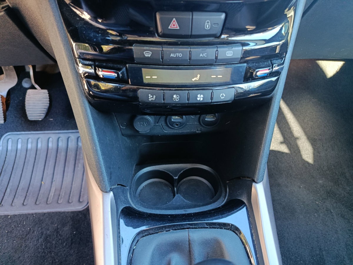 Peugeot 2008 VTi 120CV Allure (18)