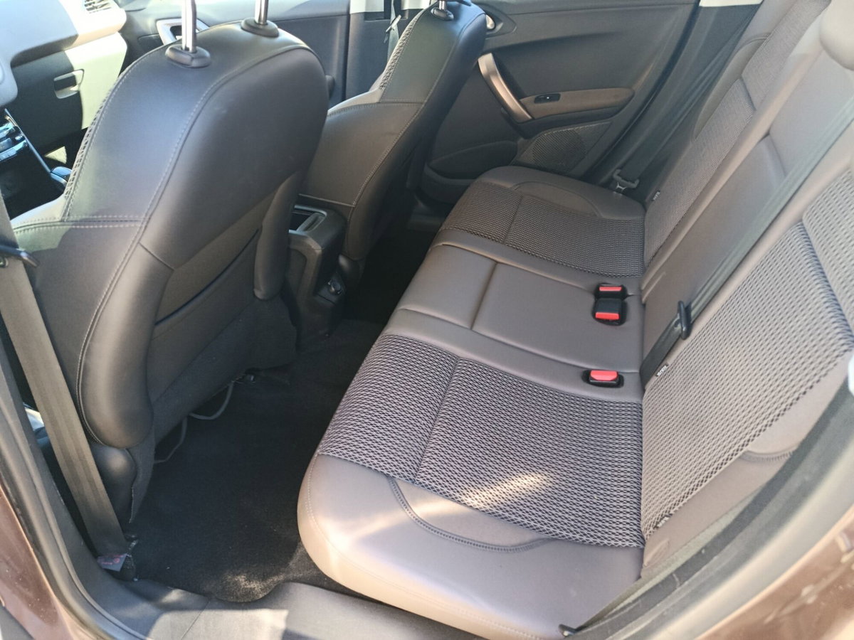 Peugeot 2008 VTi 120CV Allure (19)