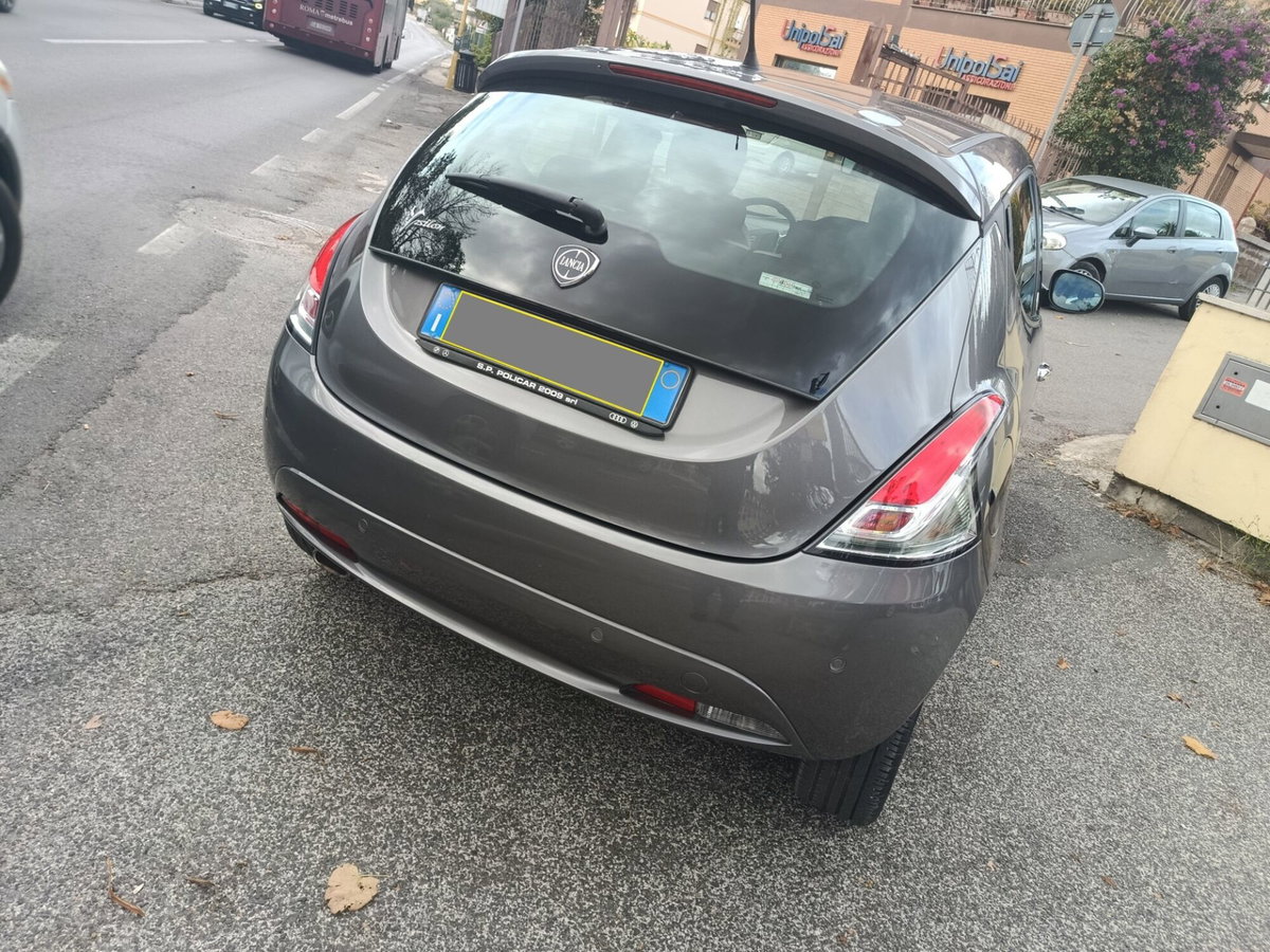 Lancia Ypsilon 1.2 69 CV 5 porte GPL Ecochic Gold (10)