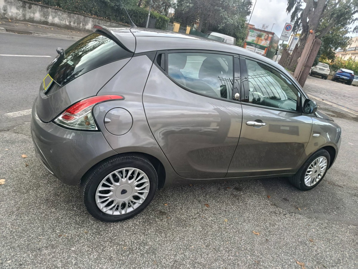Lancia Ypsilon 1.2 69 CV 5 porte GPL Ecochic Gold (11)