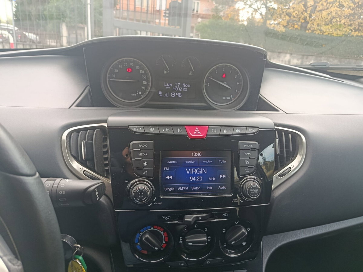 Lancia Ypsilon 1.2 69 CV 5 porte GPL Ecochic Gold (13)