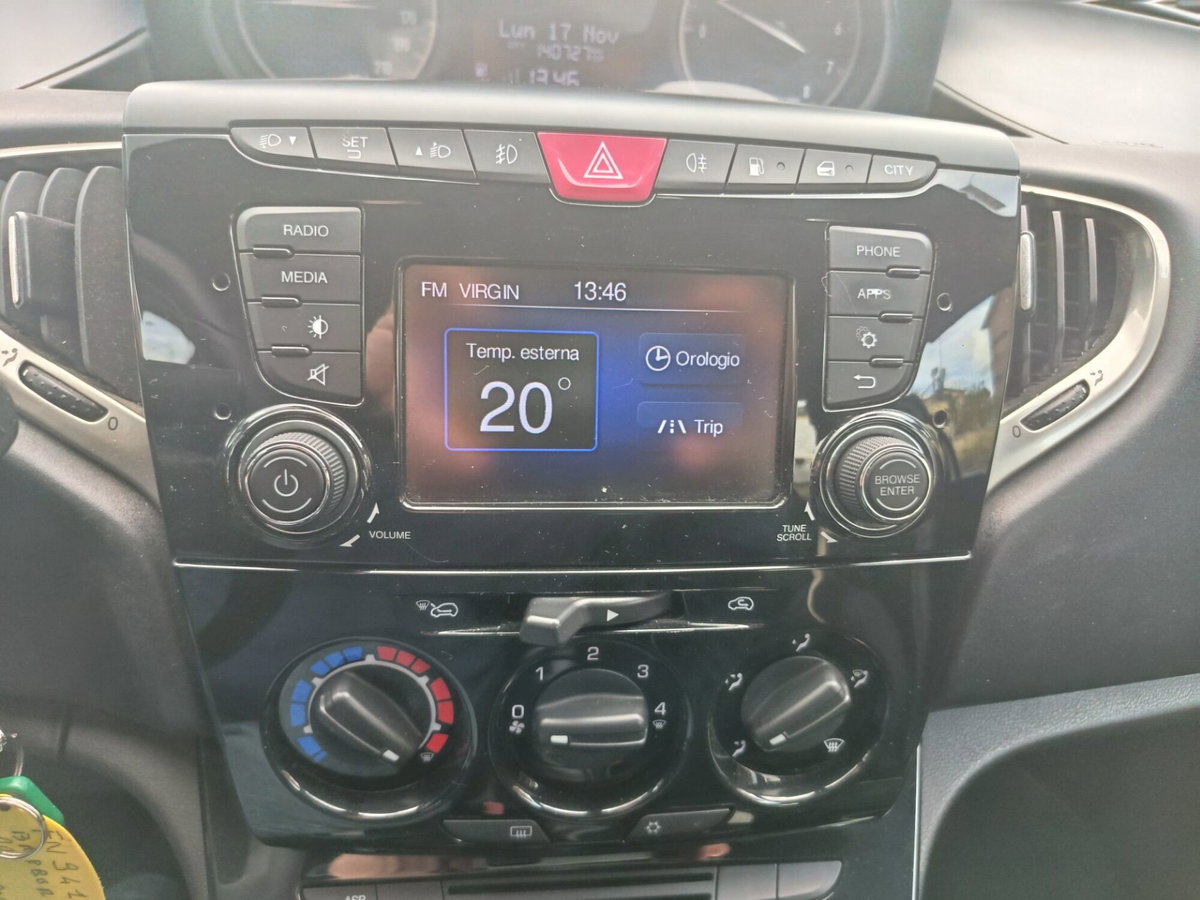 Lancia Ypsilon 1.2 69 CV 5 porte GPL Ecochic Gold (14)