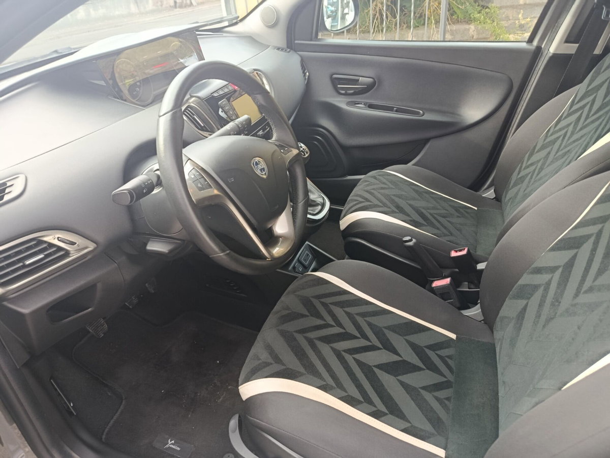 Lancia Ypsilon 1.2 69 CV 5 porte GPL Ecochic Gold (17)