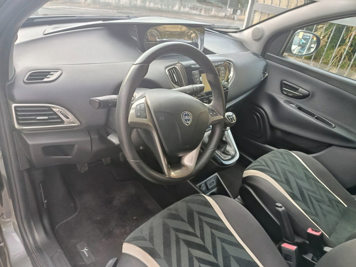 Lancia Ypsilon 1.2 69 CV 5 porte GPL Ecochic Gold (18)