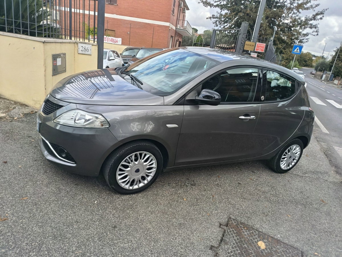 Lancia Ypsilon 1.2 69 CV 5 porte GPL Ecochic Gold