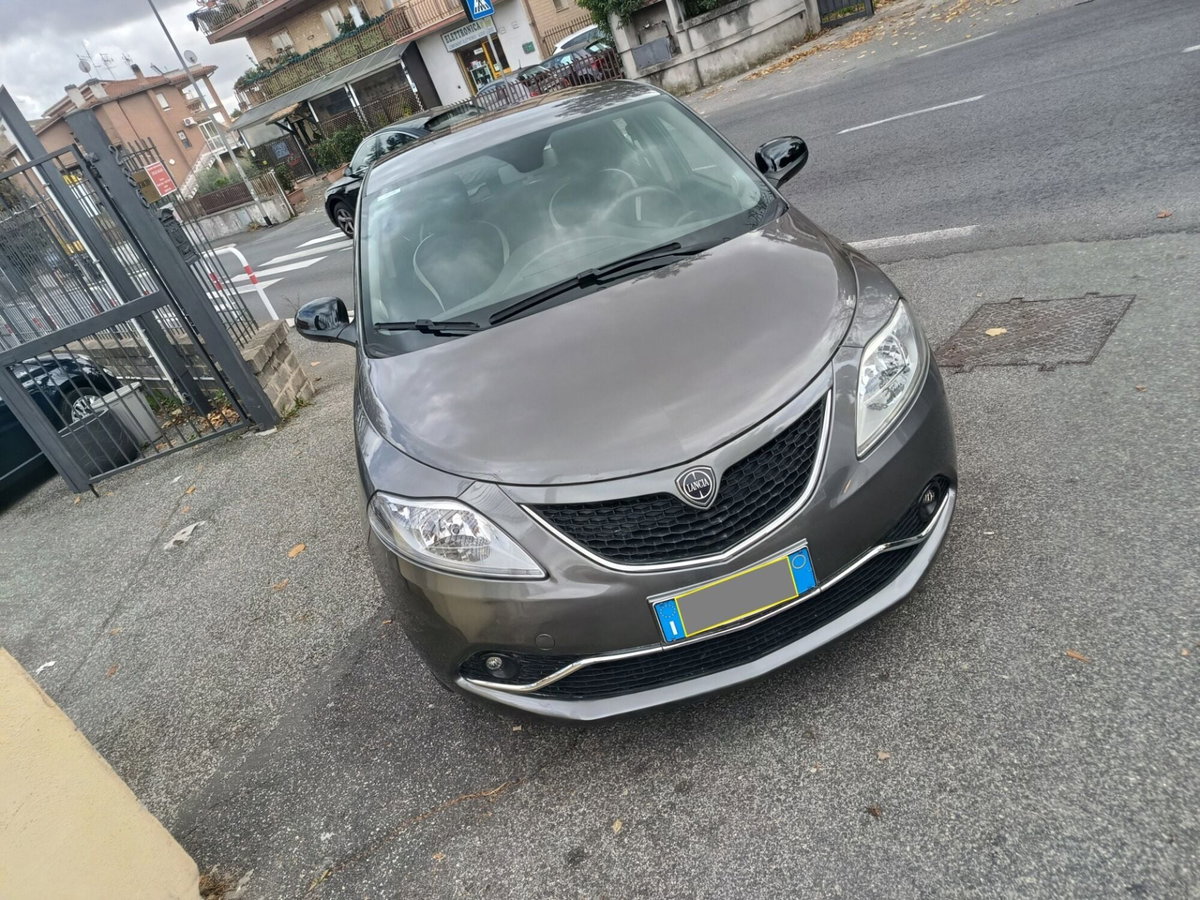 Lancia Ypsilon 1.2 69 CV 5 porte GPL Ecochic Gold (4)