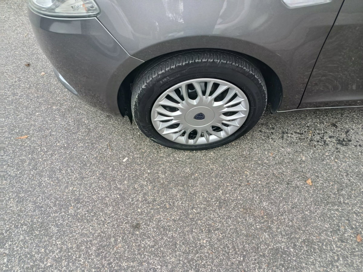 Lancia Ypsilon 1.2 69 CV 5 porte GPL Ecochic Gold (6)