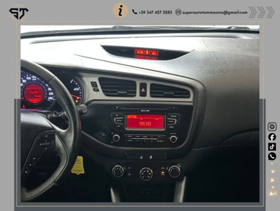 Kia Ceed 1.6 CRDi 115 CV DCT 5p. Business Class (9)