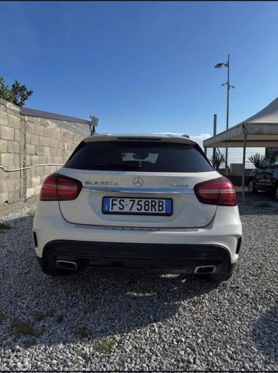 Mercedes-Benz GLA SUV 200 d Automatic 4Matic Premium (3)