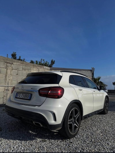 Mercedes-Benz GLA SUV 200 d Automatic 4Matic Premium (4)