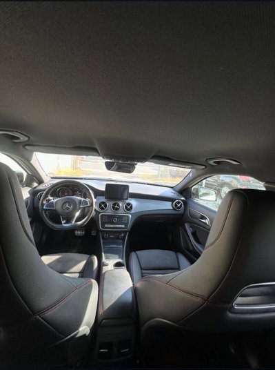 Mercedes-Benz GLA SUV 200 d Automatic 4Matic Premium (8)