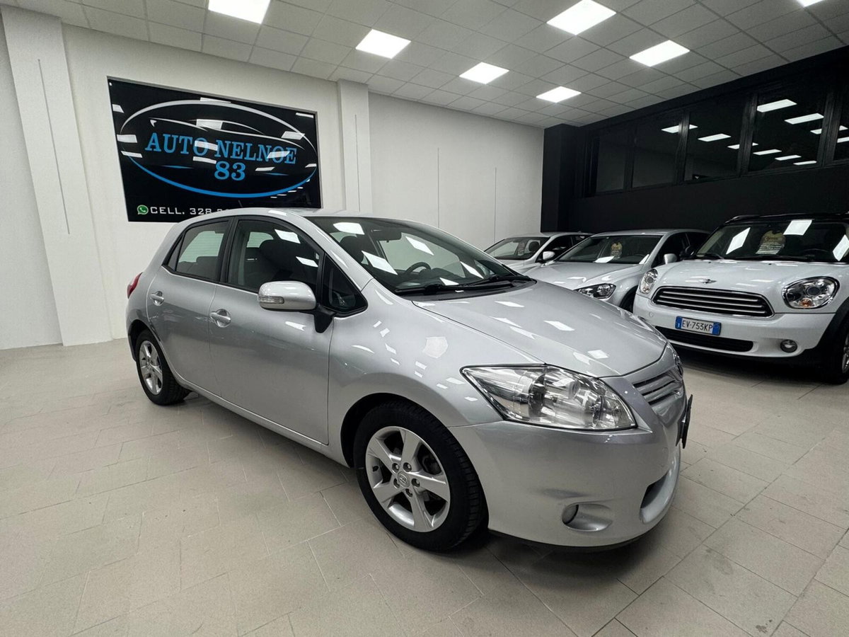 Toyota Auris 1.4 D-4D 5 porte Sol (2)