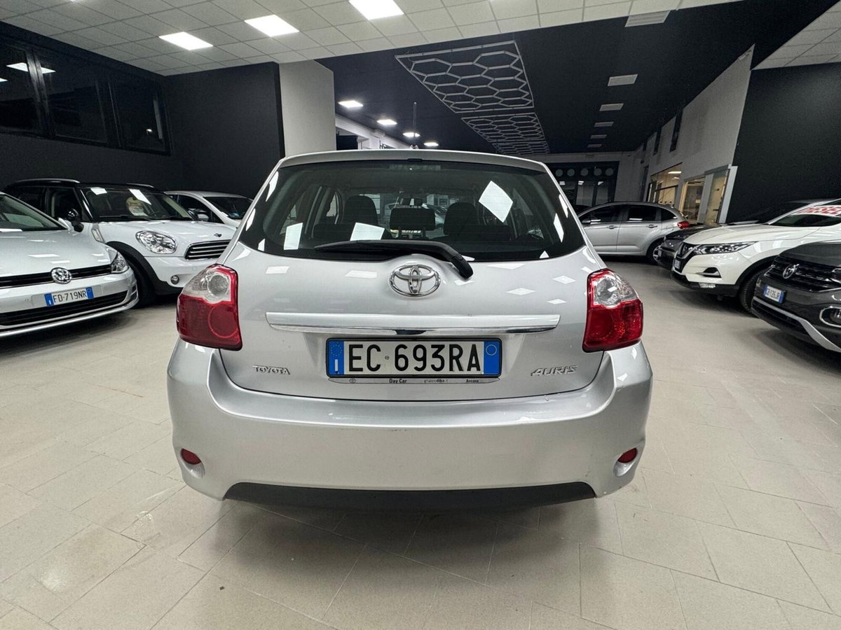 Toyota Auris 1.4 D-4D 5 porte Sol (4)