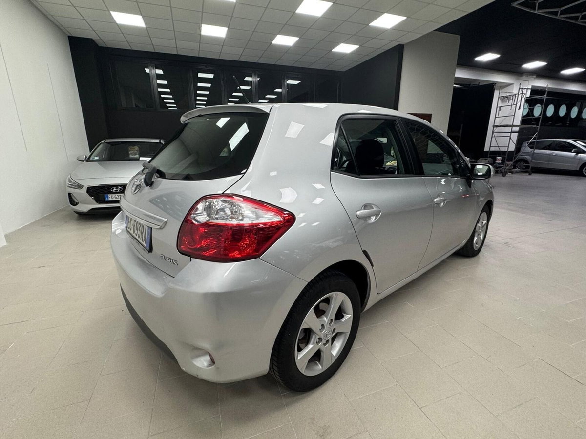 Toyota Auris 1.4 D-4D 5 porte Sol (5)