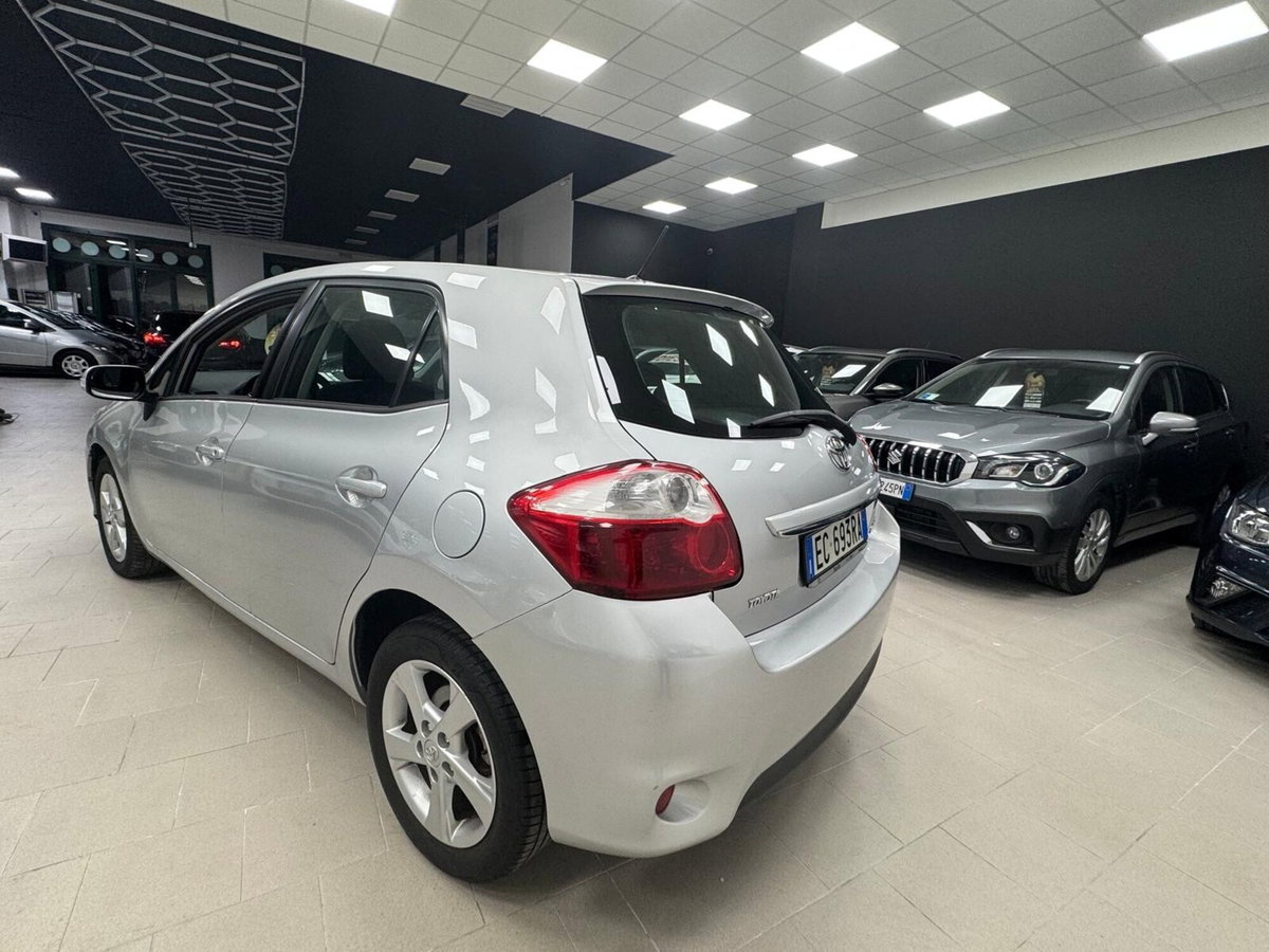 Toyota Auris 1.4 D-4D 5 porte Sol (6)