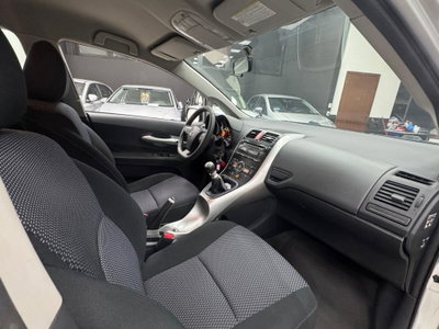 Toyota Auris 1.4 D-4D 5 porte Sol (8)
