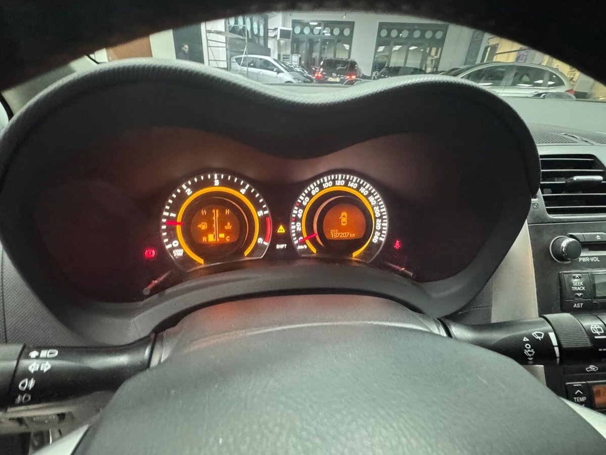 Toyota Auris 1.4 D-4D 5 porte Sol (9)
