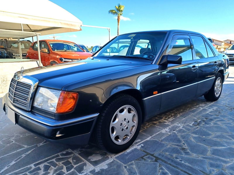 Mercedes-Benz 200 200 E