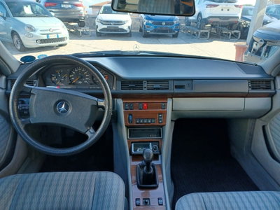 Mercedes-Benz 200 200 E (12)
