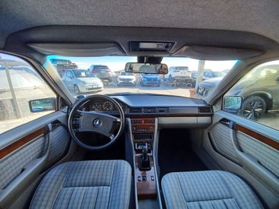 Mercedes-Benz 200 200 E (13)