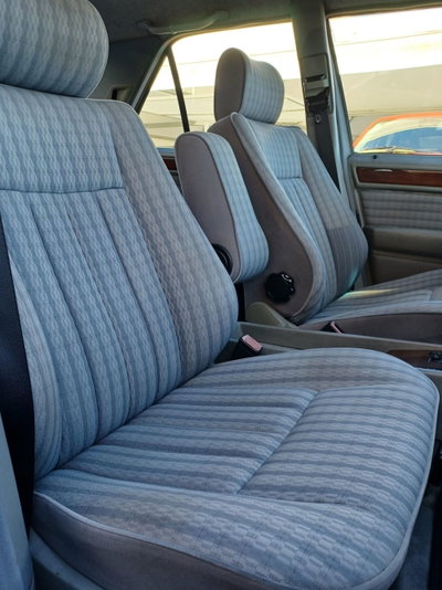 Mercedes-Benz 200 200 E (15)