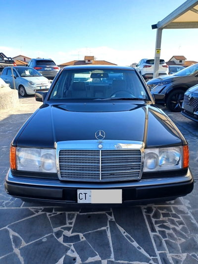 Mercedes-Benz 200 200 E (2)