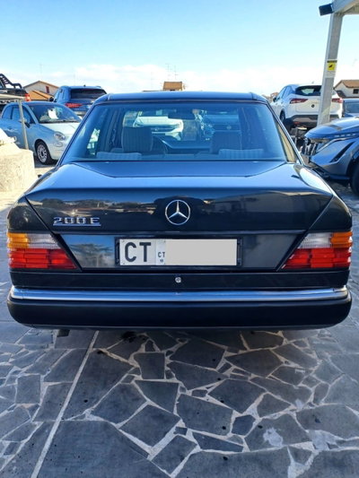 Mercedes-Benz 200 200 E (5)
