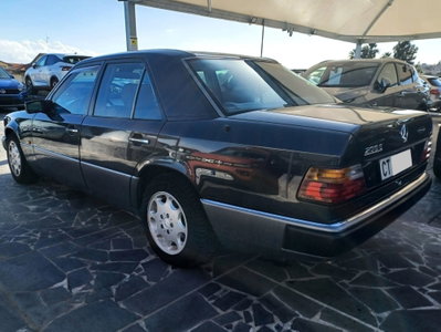 Mercedes-Benz 200 200 E (6)