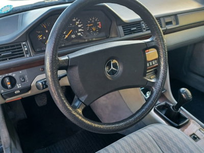 Mercedes-Benz 200 200 E (9)