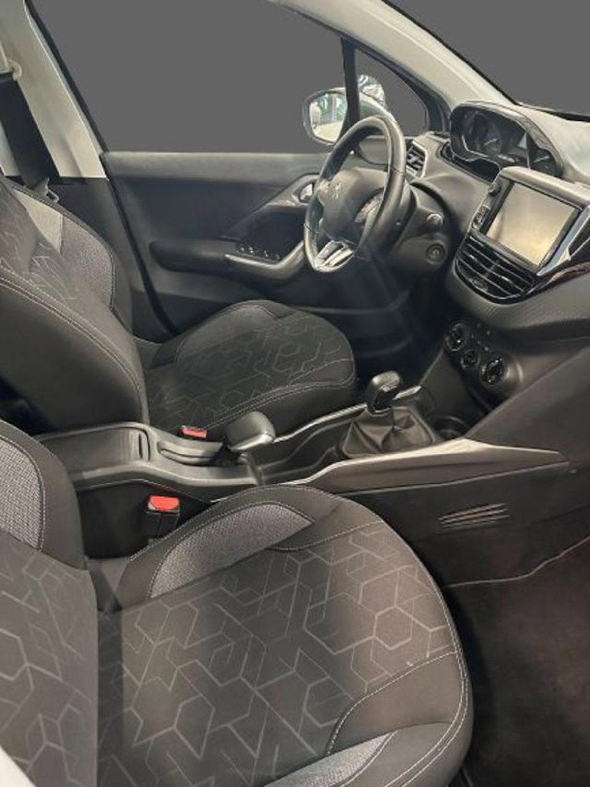 Peugeot 2008 VTi 82CV Active (4)