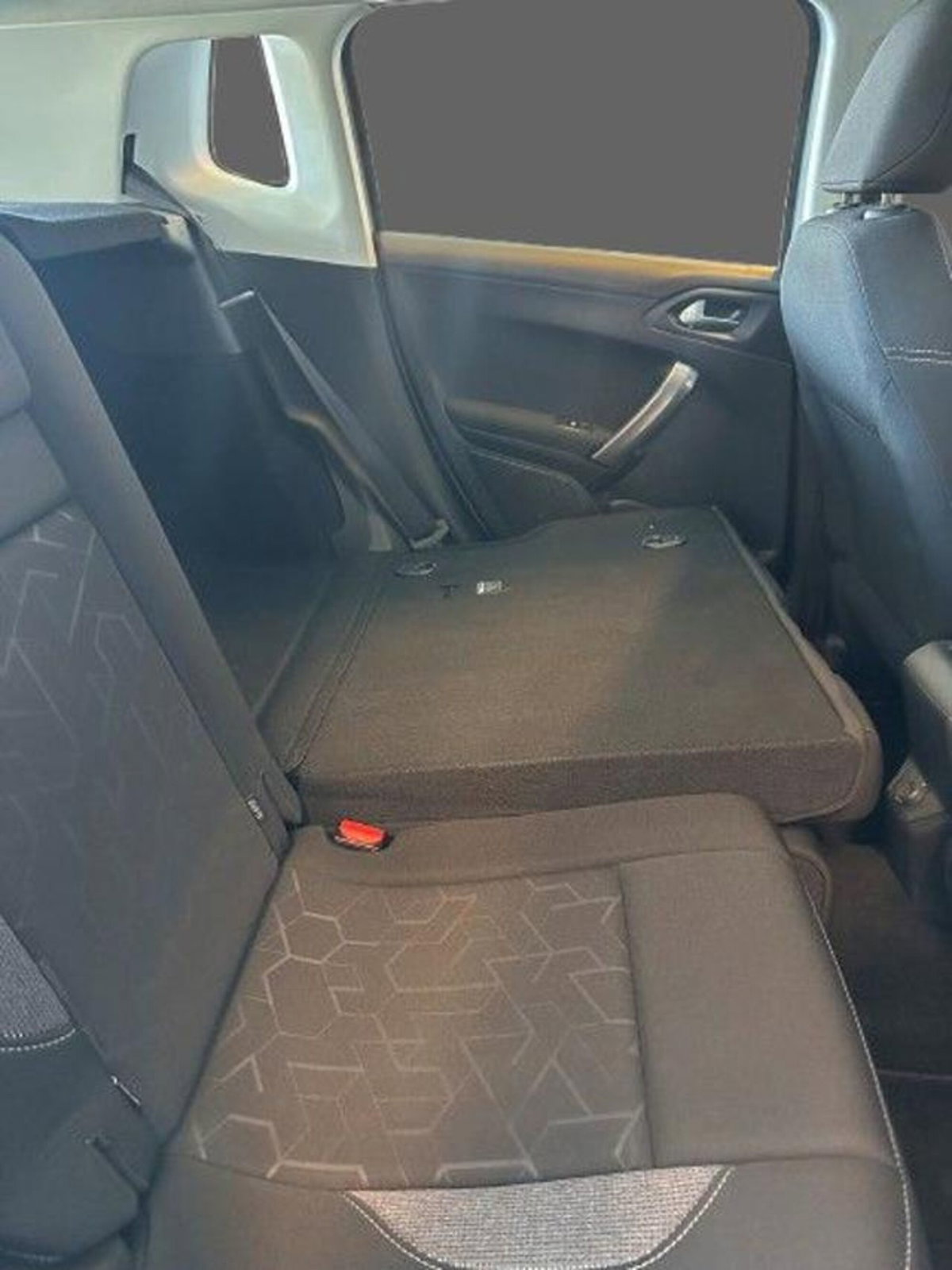 Peugeot 2008 VTi 82CV Active (5)