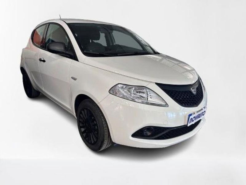 Lancia Ypsilon 1.0 FireFly 5 porte S&S Hybrid Ecochic Silver
