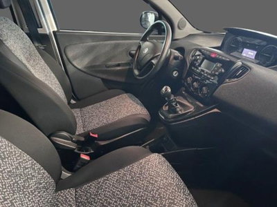 Lancia Ypsilon 1.0 FireFly 5 porte S&S Hybrid Ecochic Silver (2)
