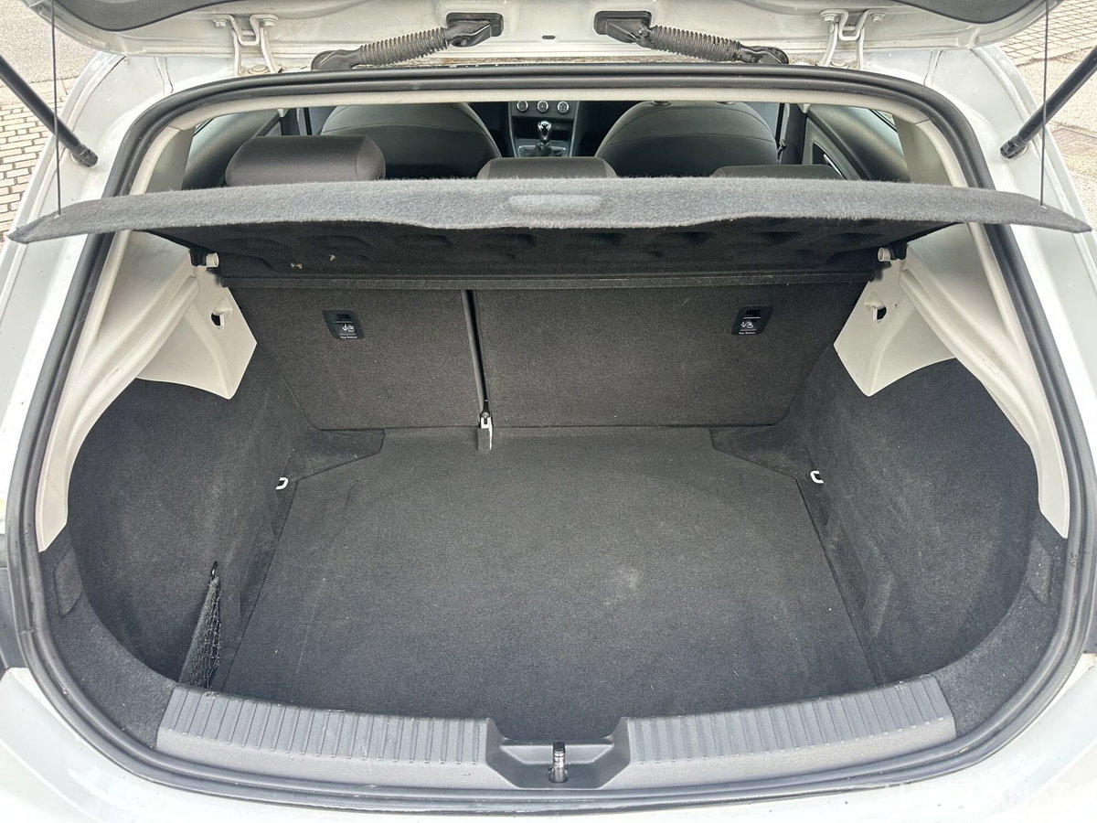 SEAT Leon 1.6 TDI 115 CV 5p. Business (11)