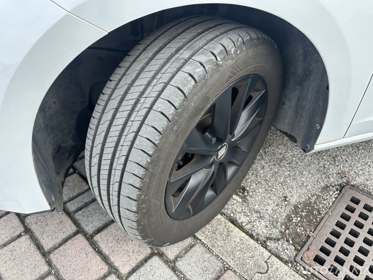 SEAT Leon 1.6 TDI 115 CV 5p. Business (18)