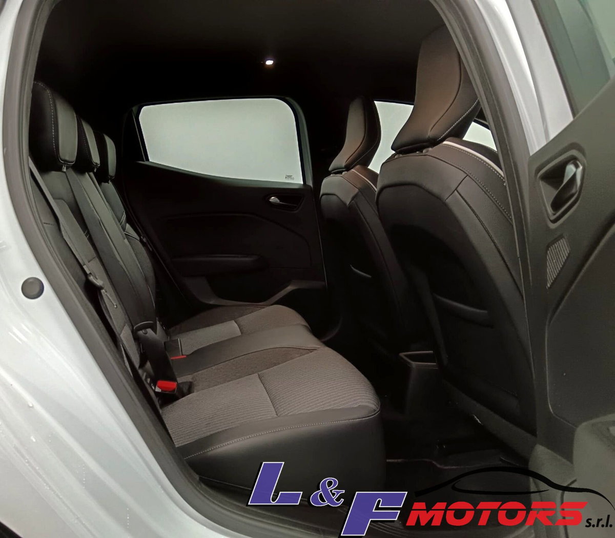 Renault Clio Full Hybrid E-Tech 140 CV 5 porte E-Tech (17)