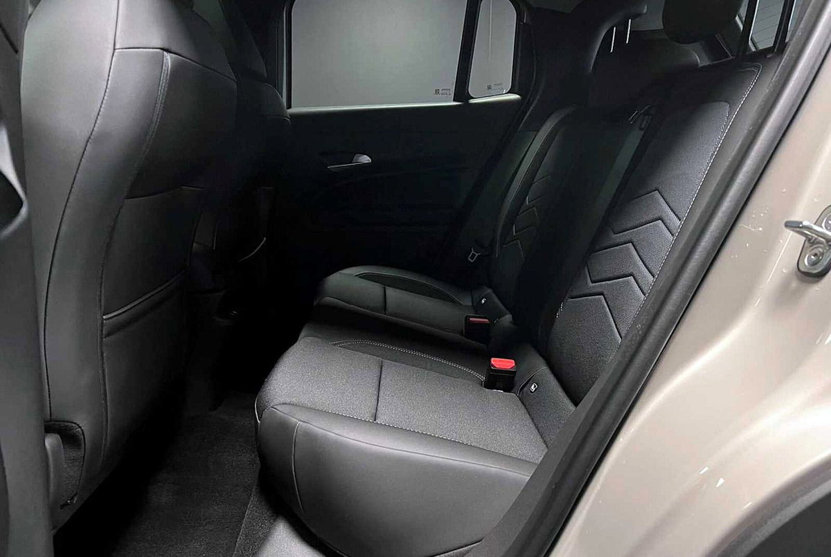 Jeep Avenger 1.2 turbo Summit fwd 100cv (5)