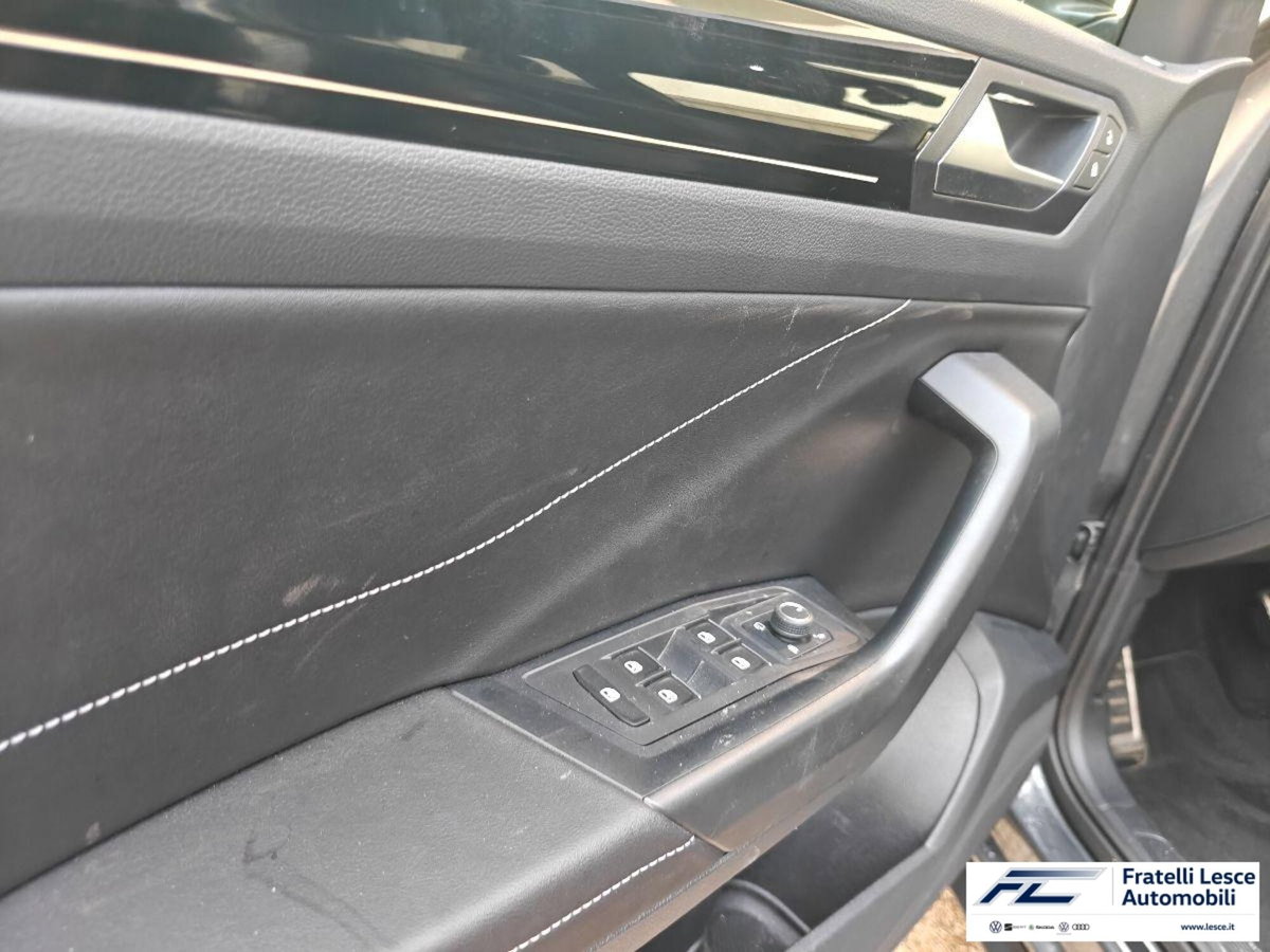 Volkswagen T-Roc 2.0 tdi R-Line 4motion 150cv dsg (2)