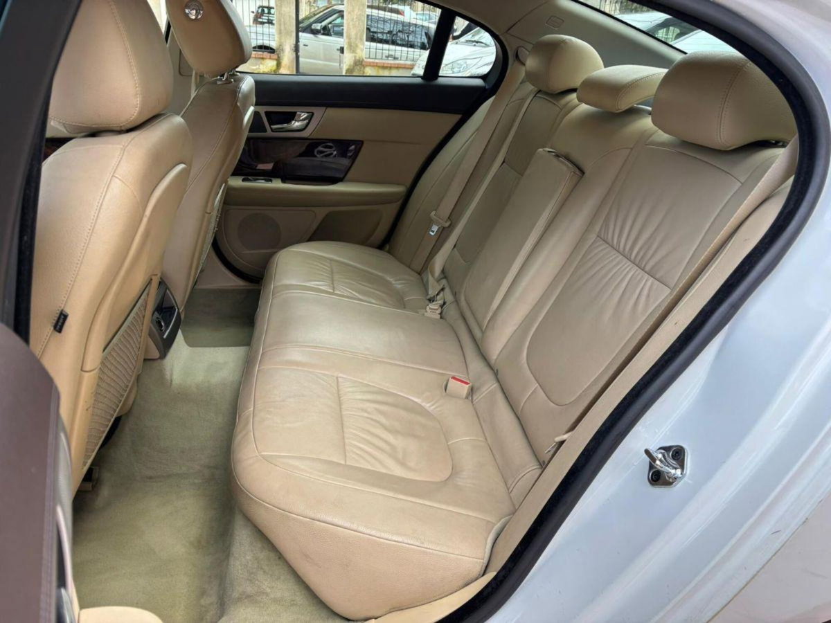 Jaguar XF 3.0 D V6 Luxury (11)