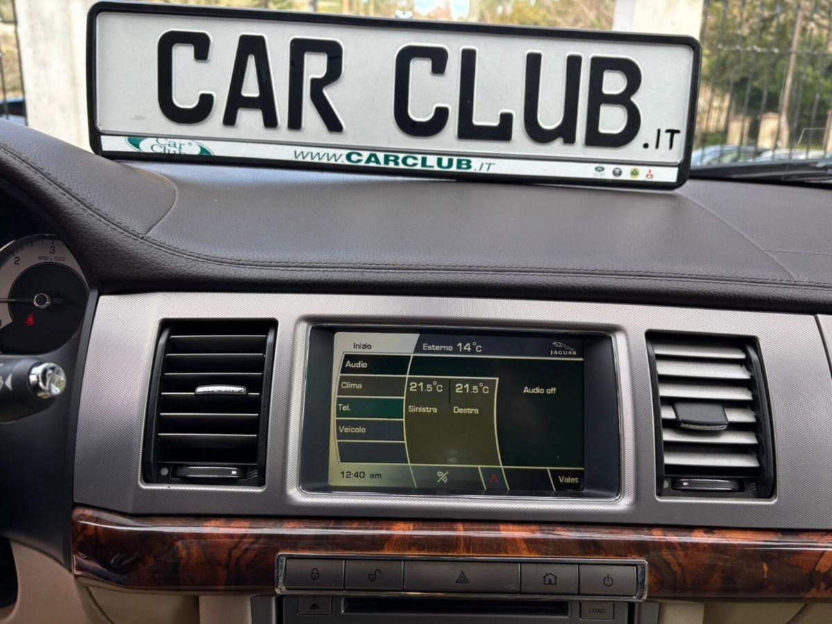 Jaguar XF 3.0 D V6 Luxury (14)
