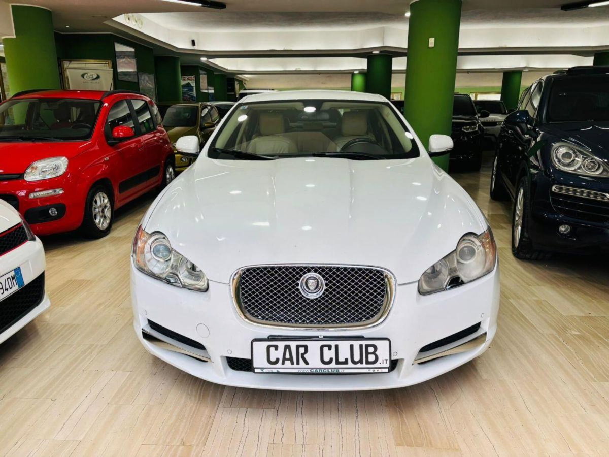 Jaguar XF 3.0 D V6 Luxury (2)