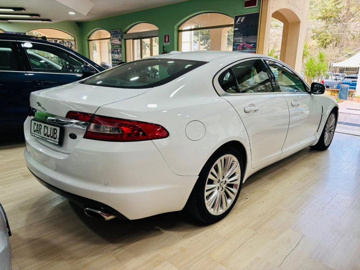Jaguar XF 3.0 D V6 Luxury (4)
