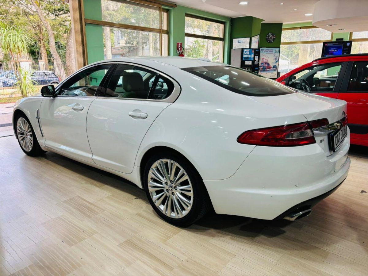 Jaguar XF 3.0 D V6 Luxury (5)