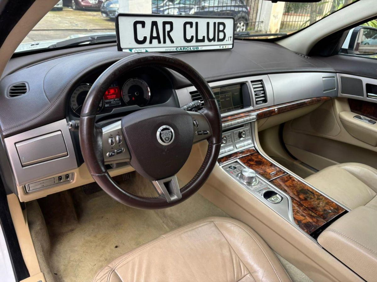 Jaguar XF 3.0 D V6 Luxury (7)